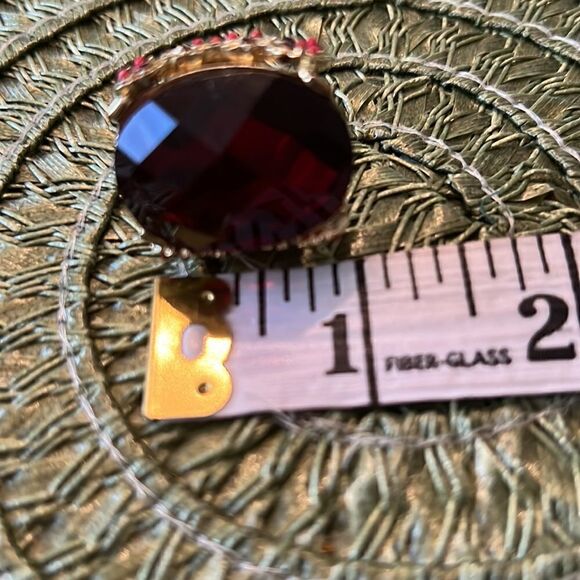 Curations beautiful large red stone ring w/flower details on an ornate band EUC - Picture 7 of 14